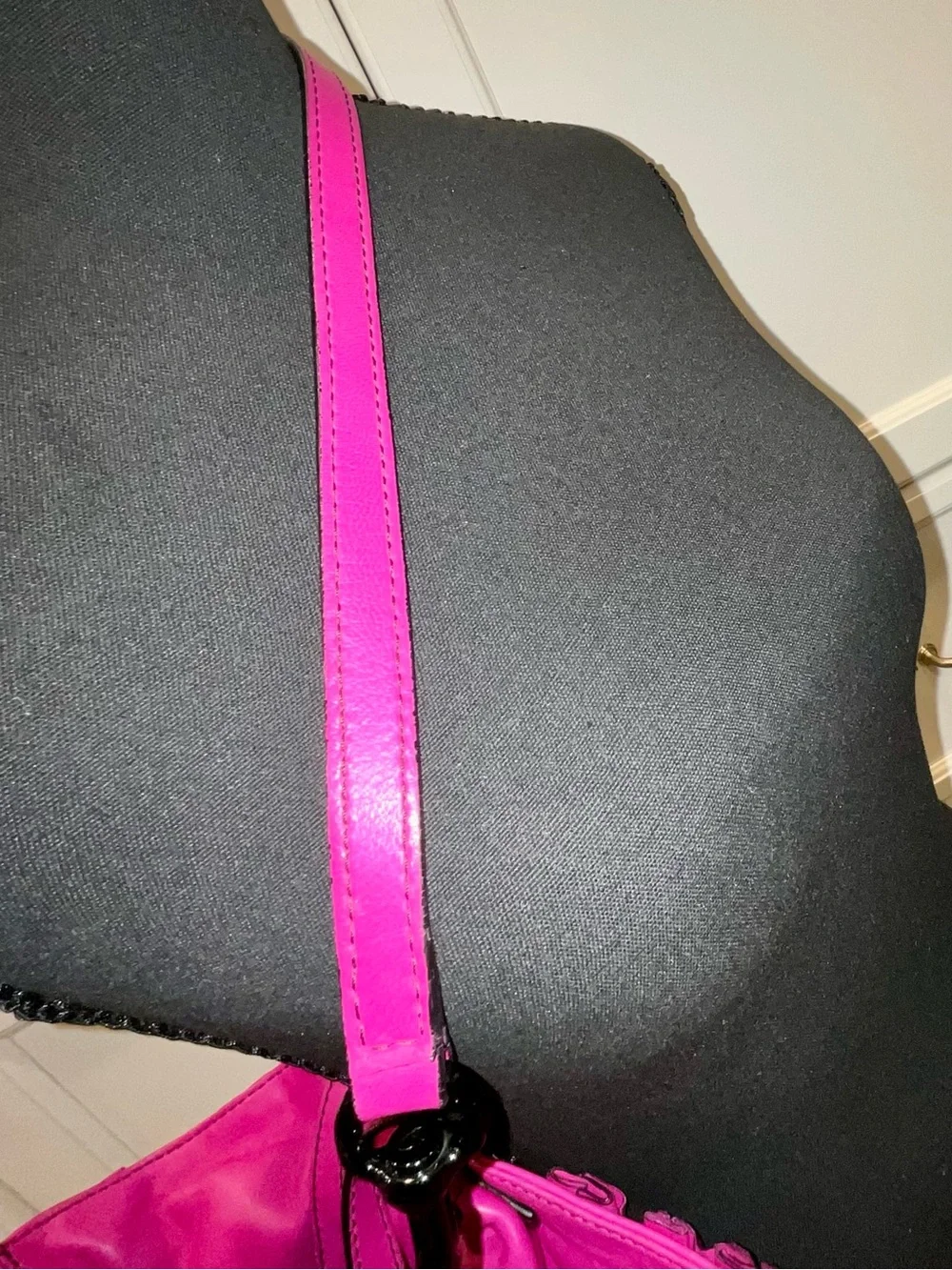 XL Preowned Valentino Garavani Fuscia Hobo Bag